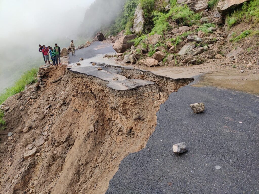 Uttarakhand-Weather-Update-02-1024x768 Uttarakhand Weather Update: देहरादून सहित 7 जिलों में 01 अगस्त से भारी बारिश का यलो अलर्ट