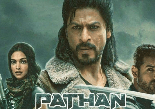 'धुरविरोधी' युवक फिल्म देखकर बना 'पठान' का फैन, शाहरुख ने खुद शेयर किया वीडियो