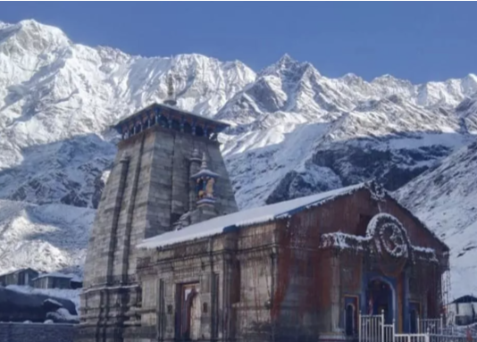 Uttarakhand Weather: बद्रीनाथ-केदारनाथ की ऊंची चोटियों पर बर्फबारी, बढ़ी ठंड; इन जिलों में बारिश की संभावना