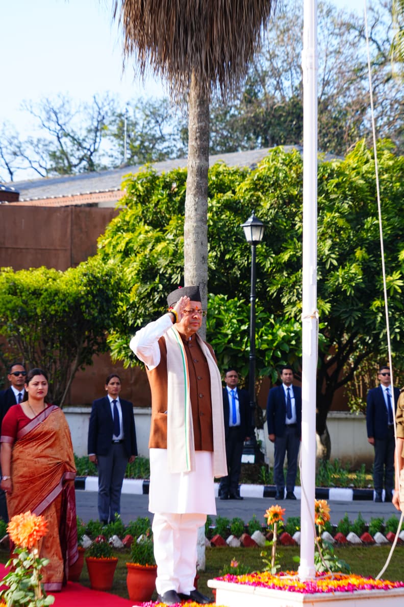 IMG-20260126-WA0016 77वें गणतंत्र दिवस पर मुख्यमंत्री पुष्कर सिंह धामी ने मुख्यमंत्री आवास में फहराया राष्ट्रीय ध्वज