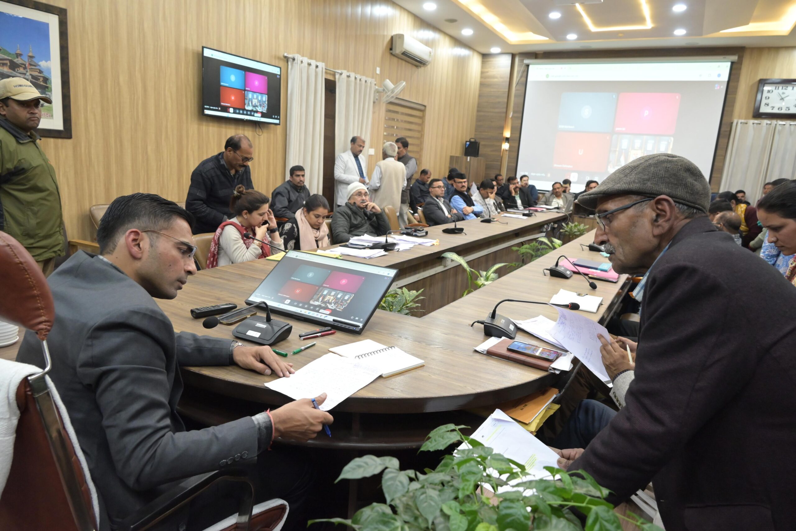 IMG-20260216-WA0045-scaled-1 देहरादून जनता दर्शन: 163 शिकायतों पर डीएम का ऑन-द-स्पॉट एक्शन, विधवा को आर्थिक सहायता और बुजुर्गों को न्याय