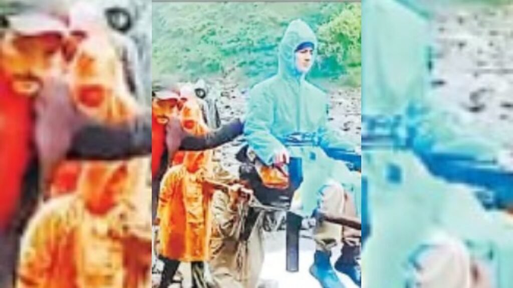 उत्तराखंड: 13 साल से अधूरी सड़क और पुल न होने से ग्रामीणों की बढ़ी मुश्किलें, डंडी-कंडी के सहारे मरीज को पहुंचाया अस्पताल