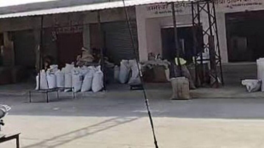 करोड़ों की लागत से बनी कृषि मंडी और अधूरी सड़क किसानों की राह में बनी बड़ी बाधा