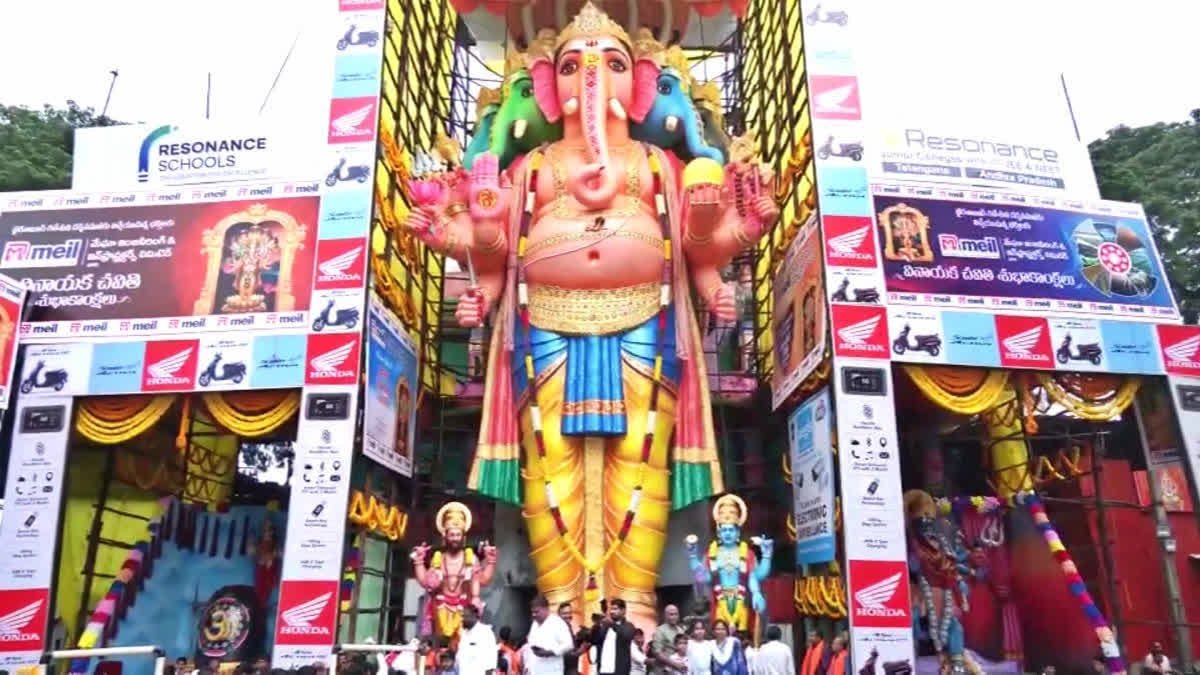 खैराबाद महा गणपति के दर्शन का समापन, 25 सितंबर को होगी विसर्जन शोभायात्रा
