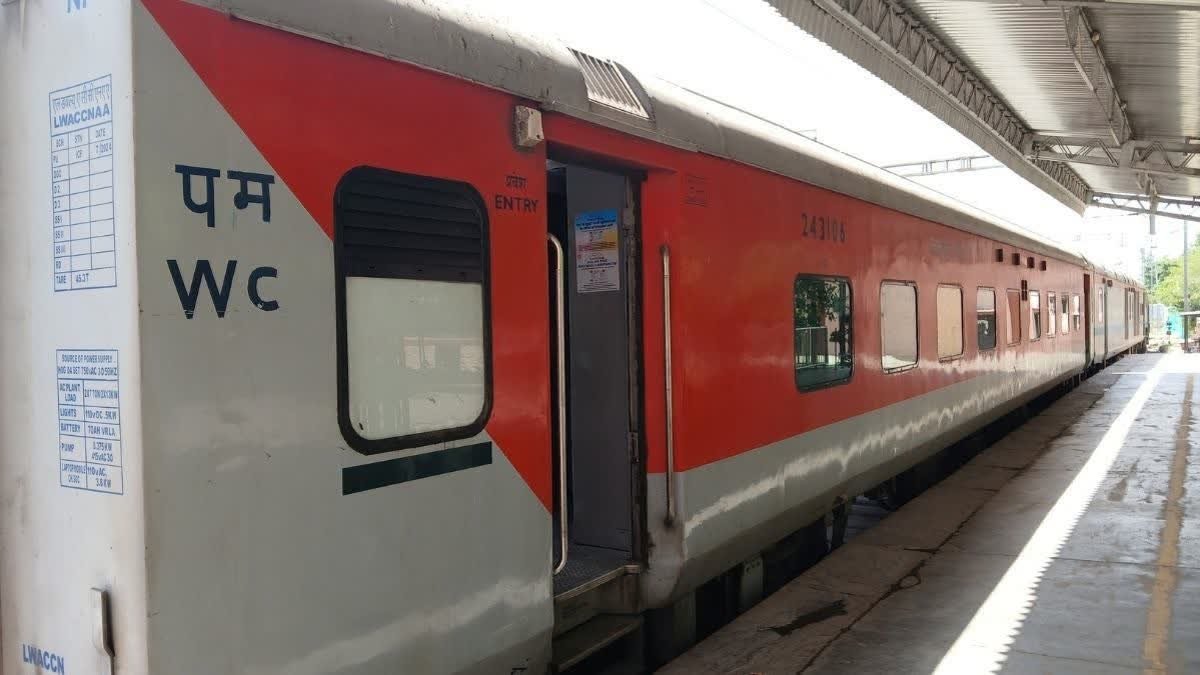 चलती ट्रेन में हुआ बच्चे का जन्म, रेलवे कर्मचारियों और मेडिकल टीम की त्वरित मदद से सुरक्षित रही मां और नवजात