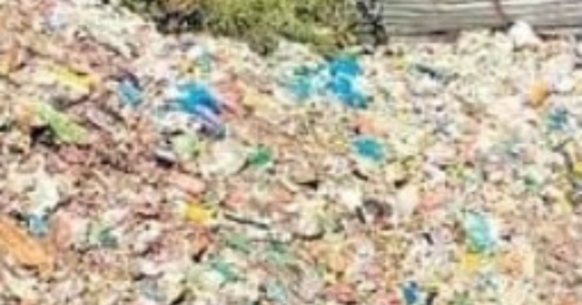 जानकीचट्टी में कूड़े के ढेर से बढ़ी परेशानी, श्रद्धालुओं और स्थानीय लोग परेशान