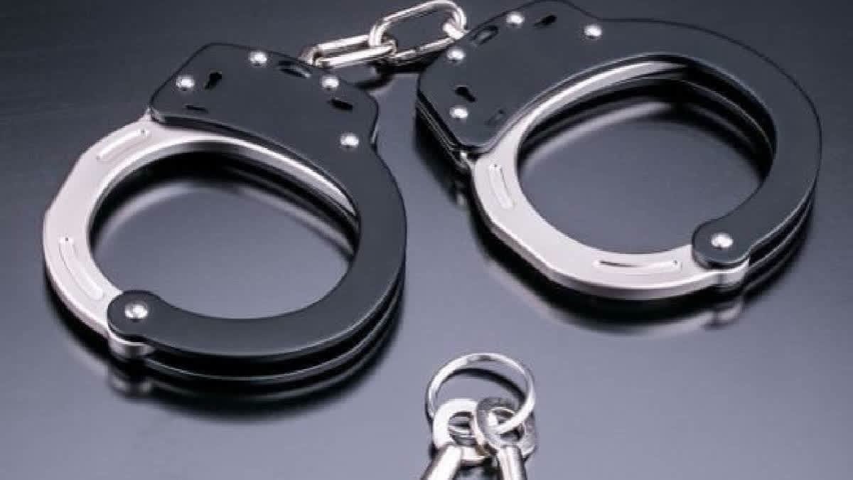 पश्चिम बंगाल उपचुनाव से पहले पुलिस ने रेजीनगर से निर्दलीय उम्मीदवार को किया गिरफ्तार