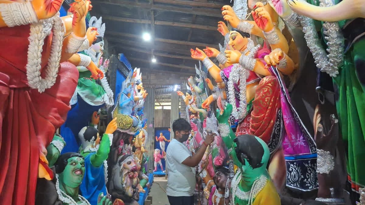 मालदा के मूर्ति कलाकारों के लिए दुर्गा पूजा की तैयारियां बनीं चिंता का विषय