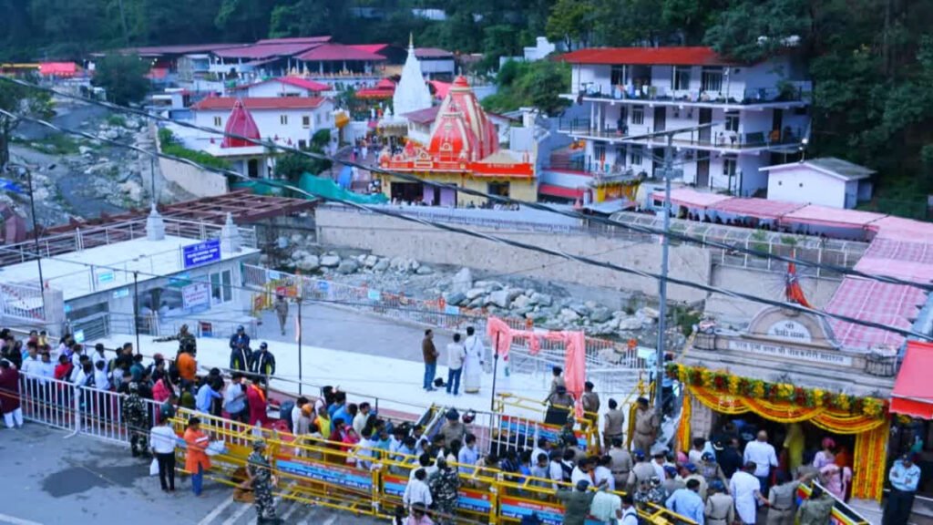 उत्तराखंड के कैंची धाम में उमड़ी भारी भीड़, 'हनुमान अंश' फिल्म का असर