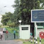 एसआरएफटीआई में परिसरों के प्रदर्शन के दौरान कुलपति के साथ बदसलूकी और कार्यालय में तोड़फोड़