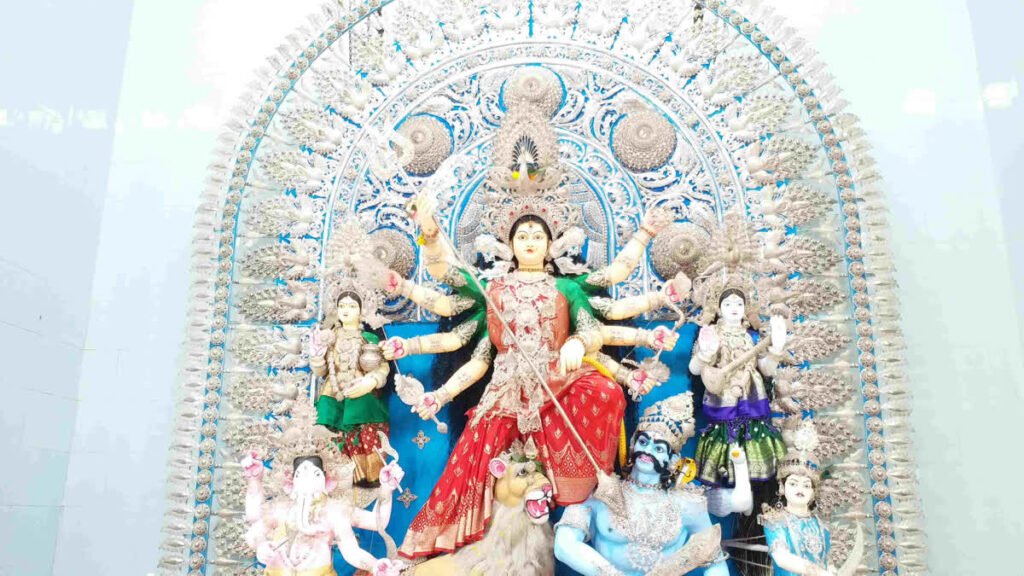 कटक में अनोखी परंपरा: बेटी के रूप में मां दुर्गा का होता है भव्य स्वागत