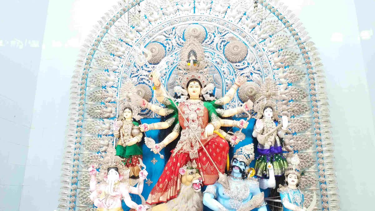 कटक में अनोखी परंपरा: बेटी के रूप में मां दुर्गा का होता है भव्य स्वागत