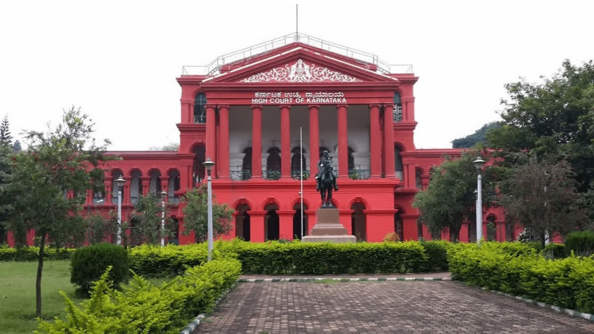 कर्नाटक उच्च न्यायालय का बड़ा फैसला, आवश्यक योग्यता न रखने वाले व्याख्याता की बर्खास्तगी वैध करार