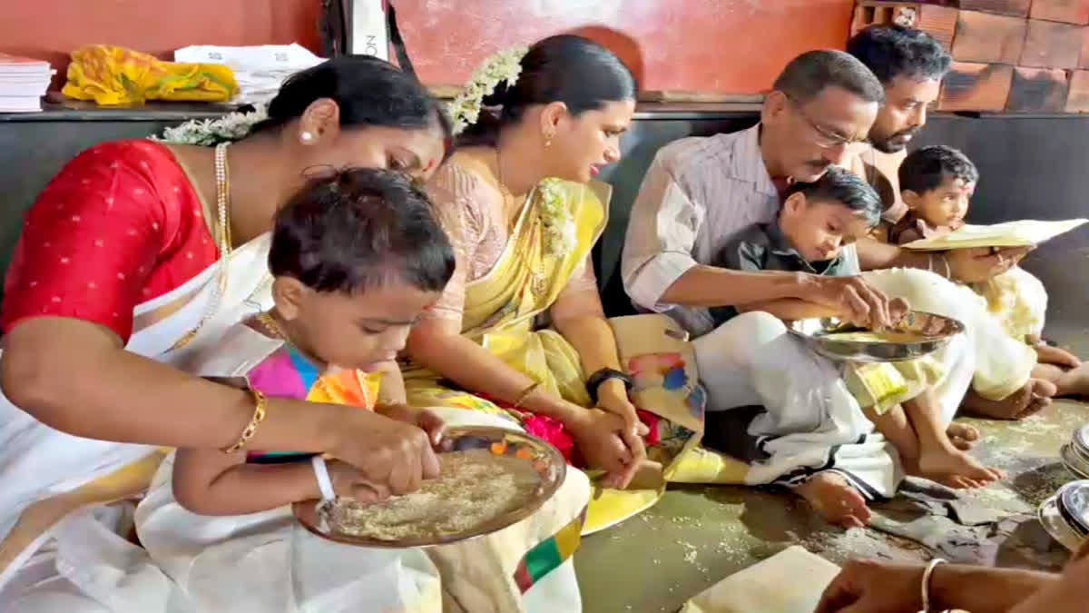 केरल में विजयदशमी पर पारंपरिक विद्यारंभ समारोह, हजारों बच्चों ने रखी शिक्षा की नींव