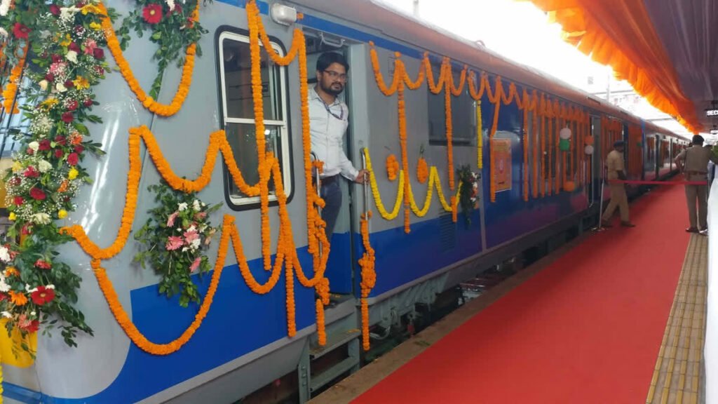 छत्तीसगढ़: रायपुर से कुरुद के लिए नई ट्रेन सेवा शुरू, मुख्यमंत्री ने दिखाई हरी झंडी
