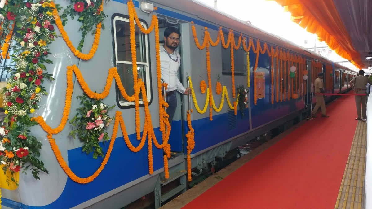 छत्तीसगढ़: रायपुर से कुरुद के लिए नई ट्रेन सेवा शुरू, मुख्यमंत्री ने दिखाई हरी झंडी
