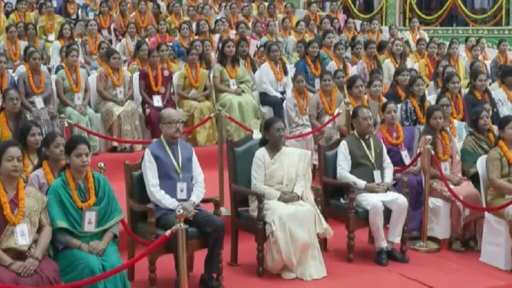छत्तीसगढ़ में नaxalism का सफाया, मुख्यधारा से जुड़ रहे हैं पूर्व माओवादी: राष्ट्रपति मुर्मू