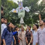 जेएनयू में कांग्रेस सांसद बिमोल अकोइजम के खिलाफ प्रदर्शन, गिरफ्तारी की मांग