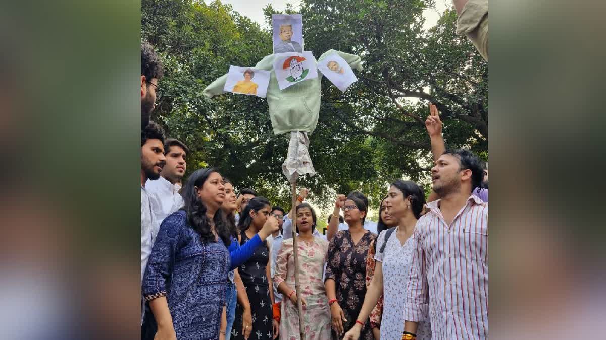 जेएनयू में कांग्रेस सांसद बिमोल अकोइजम के खिलाफ प्रदर्शन, गिरफ्तारी की मांग