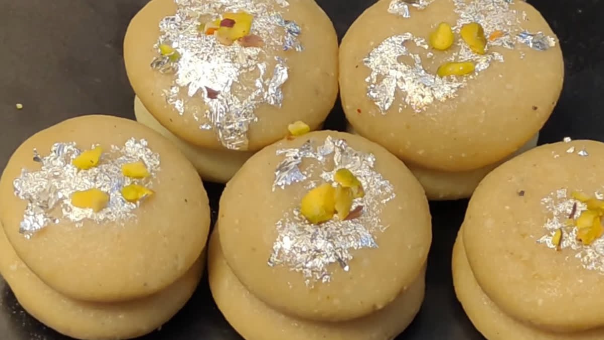 त्योहारी सीजन में मिठाइयों पर चांदी के वर्क की शुद्धता को लेकर उठे सवाल