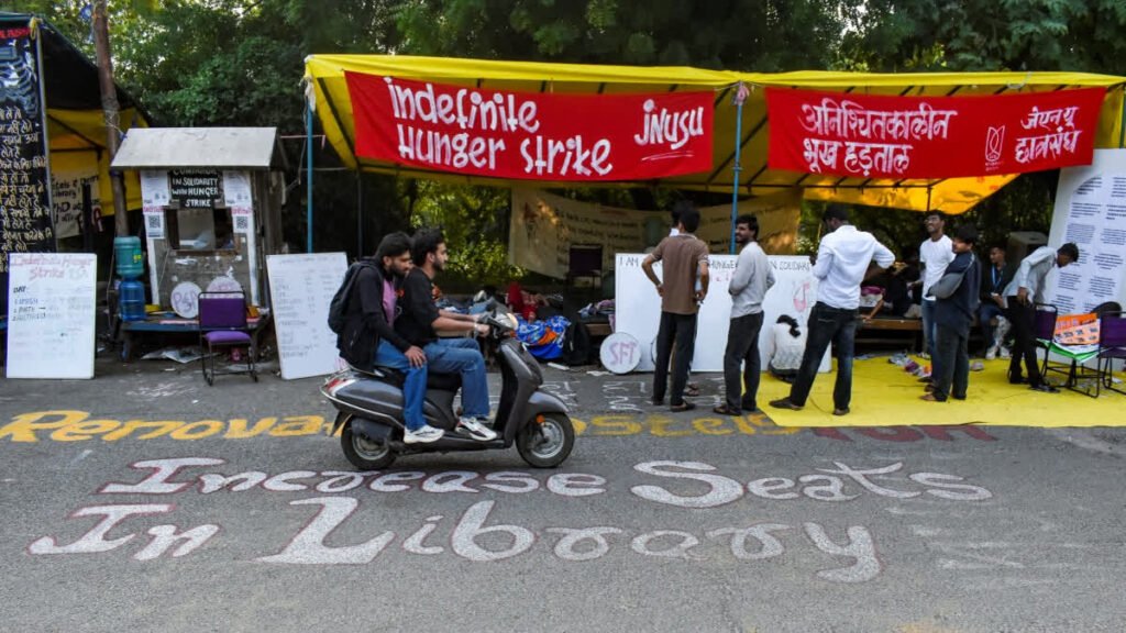 दिल्ली के तीन विश्वविद्यालयों में छात्र आंदोलन और भूख हड़ताल समाप्त