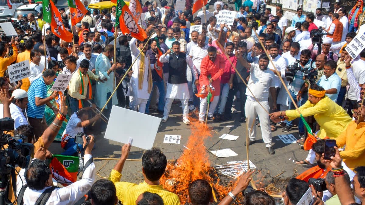 दिल्ली में कांग्रेस अध्यक्ष मल्लिकार्जुन खर्गे के आवास के पास बीजेपी का प्रदर्शन