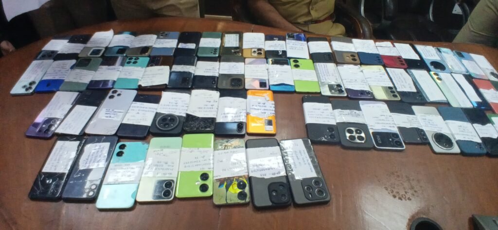 e0a4a8e0a58be0a48fe0a4a1e0a4be-e0a4aae0a581e0a4b2e0a4-real-1-1024x474 नोएडा पुलिस ने नवरात्रि के अवसर पर 108 खोए हुए मोबाइल फोन बरामद कर मालिकों को सौंपे