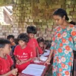 पश्चिम बंगाल की आदिवासी महिला ने स्कूल खोलकर छोड़े गए बच्चों को दी नई राह