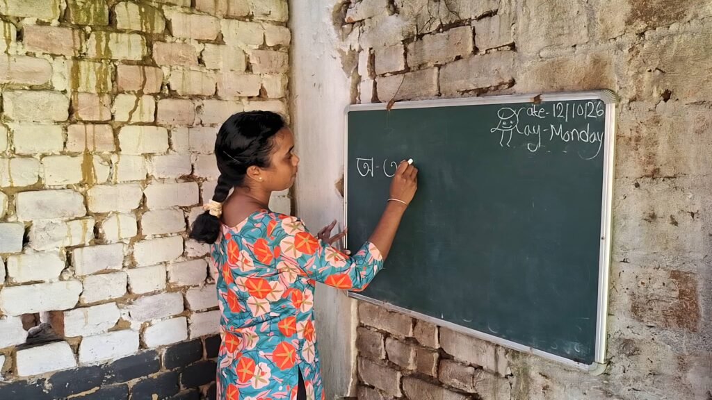 e0a4aae0a4b6e0a58de0a49ae0a4bfe0a4ae-e0a4ace0a482e0a4-real-5-1024x576 पश्चिम बंगाल की आदिवासी महिला ने स्कूल खोलकर छोड़े गए बच्चों को दी नई राह