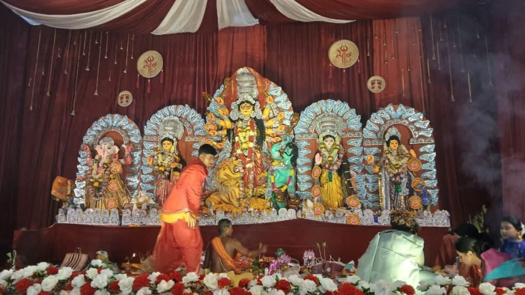 बेंगलुरु में त्रिनेयणी दुर्गा पूजा का आयोजन, 'नारी शक्ति' को समर्पित रहा उत्सव
