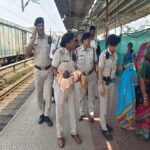 भुवनेश्वर रेलवे स्टेशन पर ट्रेन यात्री महिला ने बच्ची को दिया जन्म