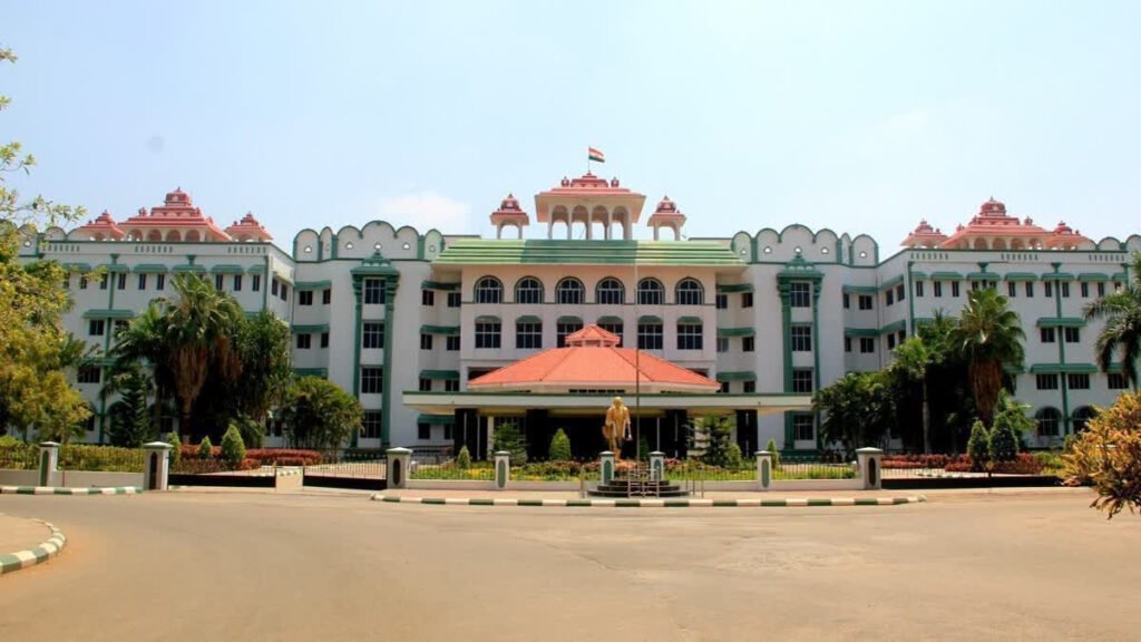 मद्रास हाईकोर्ट का अहम फैसला: पिता के ब्रिटिश नागरिक बनने से नहीं छिन सकती नाबालिग बेटे की भारतीय नागरिकता