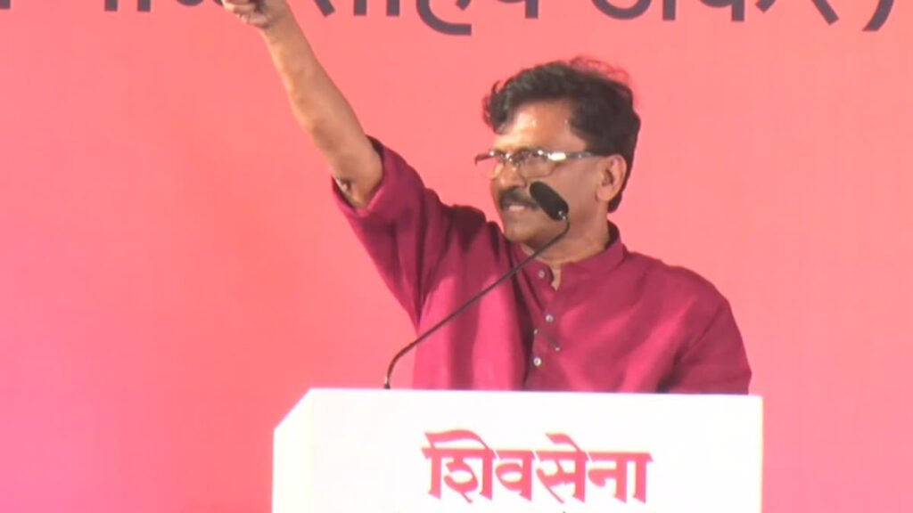 मुंबई में शिवसेना (यूबीटी) की दशहरा रैली: संजय राउत और उद्धव ठाकरे के तीखे हमले