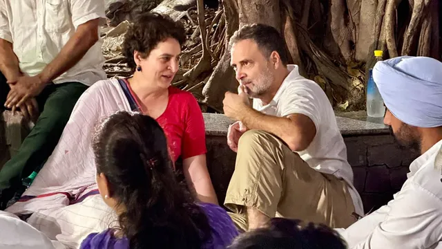 मुख्य चुनाव आयुक्त के खिलाफ विपक्ष का मार्च, राहुल और प्रियंका समेत कई नेता हिरासत में