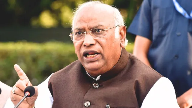 संसद के सत्रावसान में देरी और परिसीमन के मुद्दे पर खरगे ने प्रधानमंत्री को भेजा पत्र